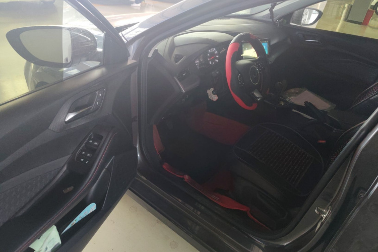 名爵 MG5 2021款 180DVVT 手动青春豪华版中控内饰20