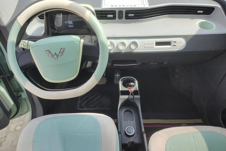 五菱汽车 宏光MINIEV 2022款 马卡龙时尚款 磷酸铁锂中控内饰7003