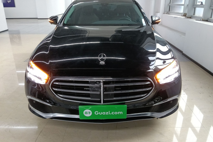 奔驰E级 2022款 改款 E 300 L 豪华型车身外观2