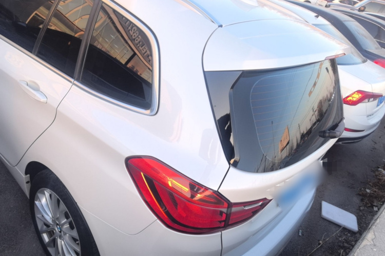 宝马2系多功能旅行车 2019款 220i 领先型车身外观6004