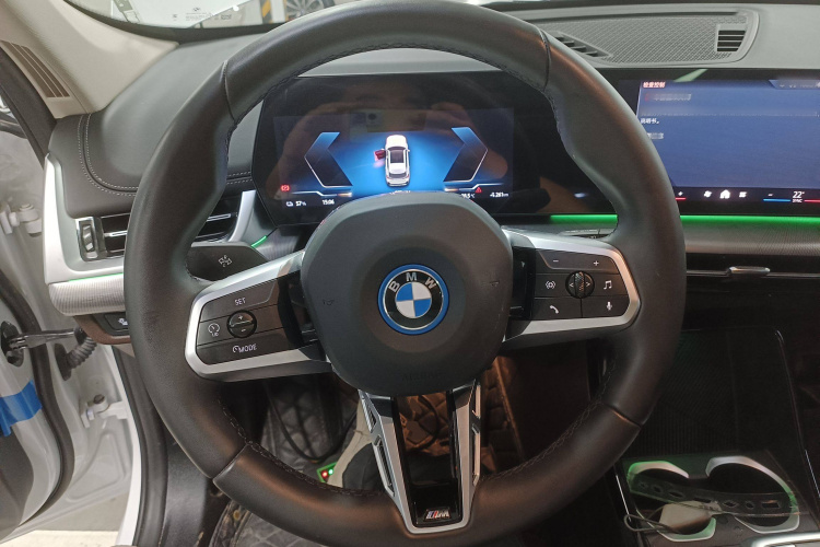 宝马iX1 2023款 eDrive25L M运动套装中控内饰13