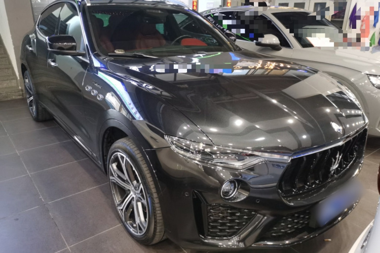 玛莎拉蒂 Levante 2022款 3.0T Modena车身外观3