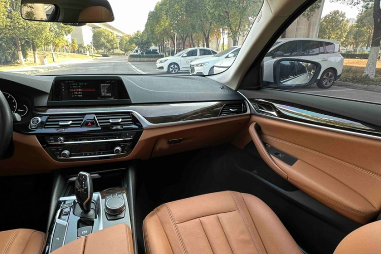 宝马5系 2018款 528Li 上市特别版中控内饰7011