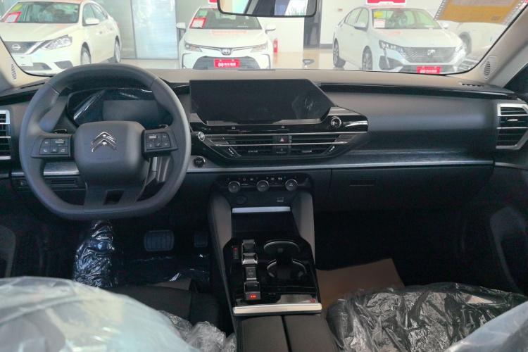 雪铁龙 凡尔赛C5 X 2025款 1.6T 海外版中控内饰7003