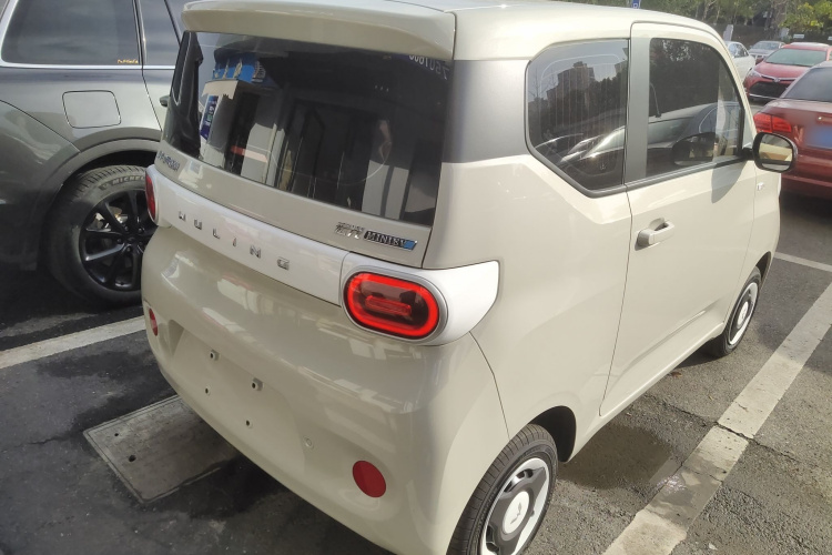 五菱汽车 宏光MINIEV 2024款 第三代 215km 青春版车身外观7