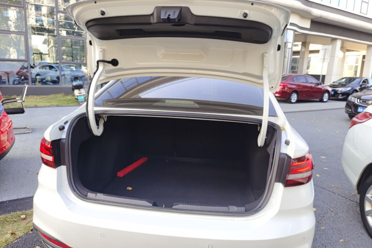 大众 朗逸 2023款 改款 1.5L 自动得逸版机舱底盘23