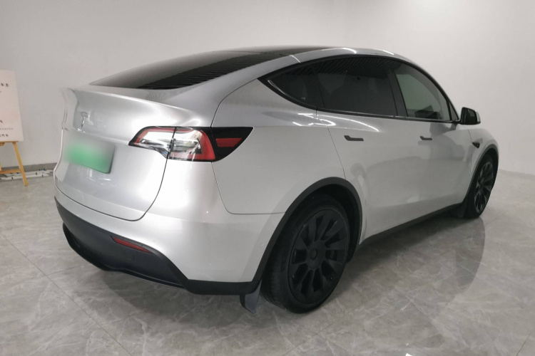 特斯拉 Model Y 2022款 后轮驱动版车身外观7