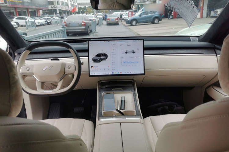 乐道L90 2025款 Ultra 六座版中控内饰7002