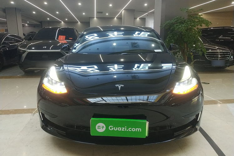 特斯拉 Model 3 2022款 后轮驱动版车身外观2