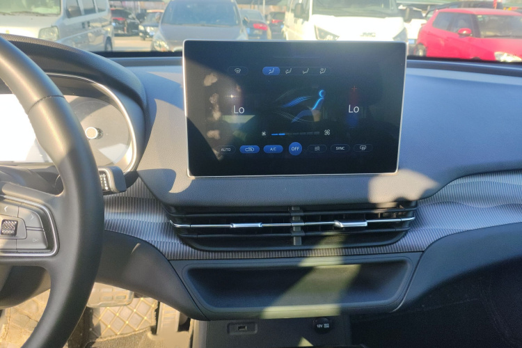 红旗E-QM5 2022款 431km 充电乐享版局部细节16