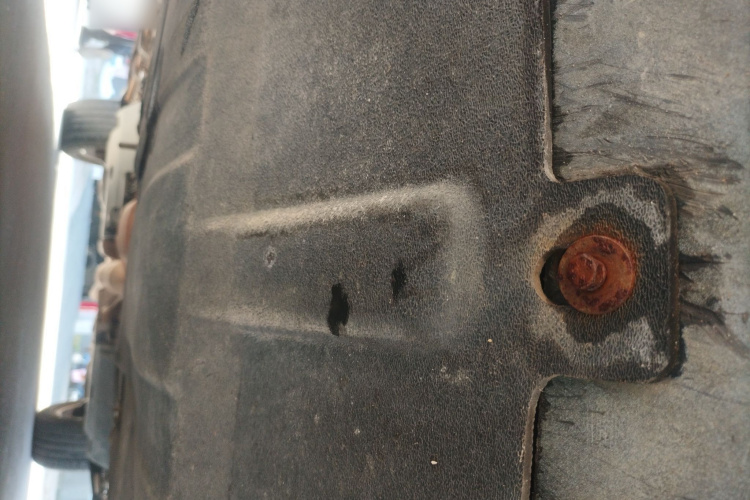 陆风X7 2015款 2.0T 全景尊贵版局部细节9008