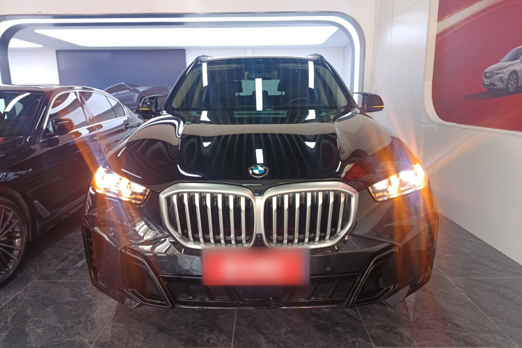 宝马X5 2023款 xDrive 30Li 尊享型M运动曜夜套装车身外观2