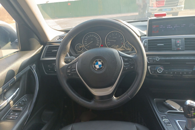 宝马3系 2017款 320Li 时尚型中控内饰13