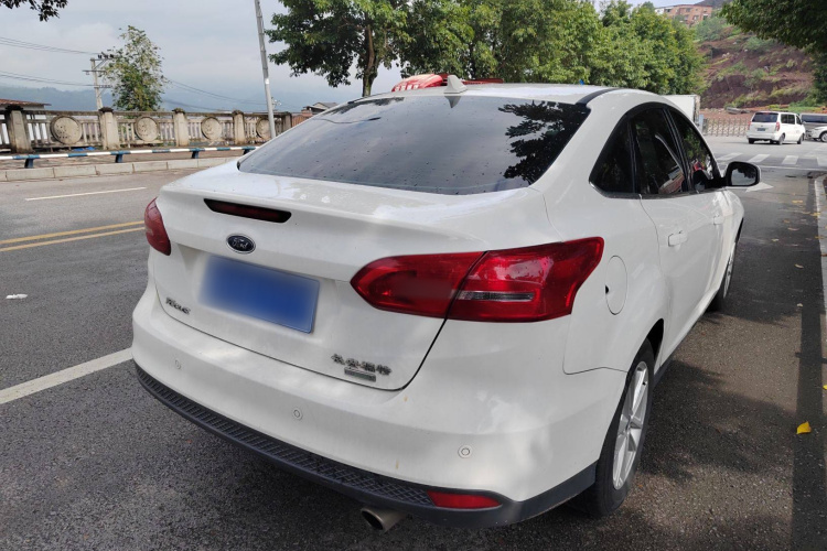 福特 福克斯 2017款 三厢 EcoBoost 180 自动精英型车身外观6003