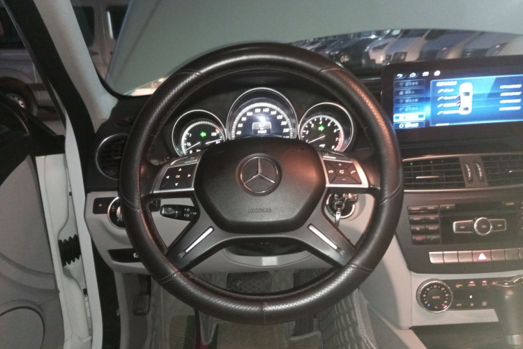 奔驰C级 2013款 C 180 经典型 Grand Edition中控内饰13
