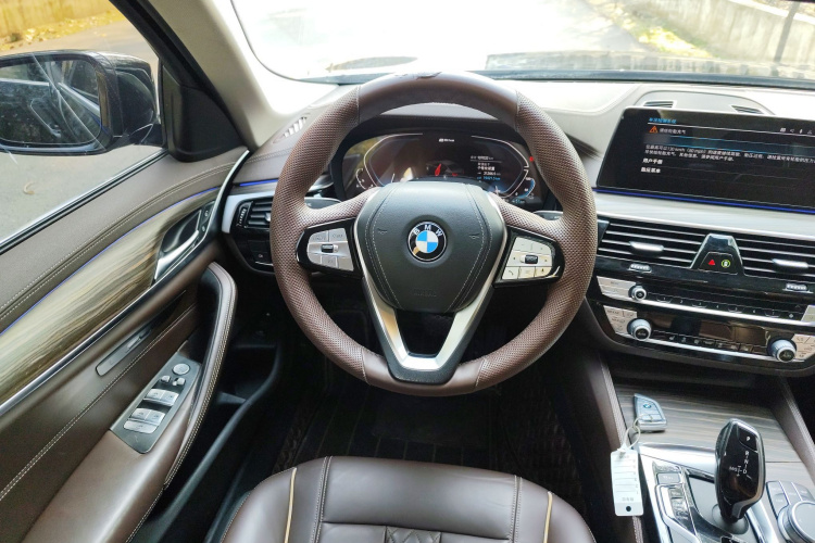 宝马5系新能源 2020款 里程升级版 530Le 豪华套装中控内饰13