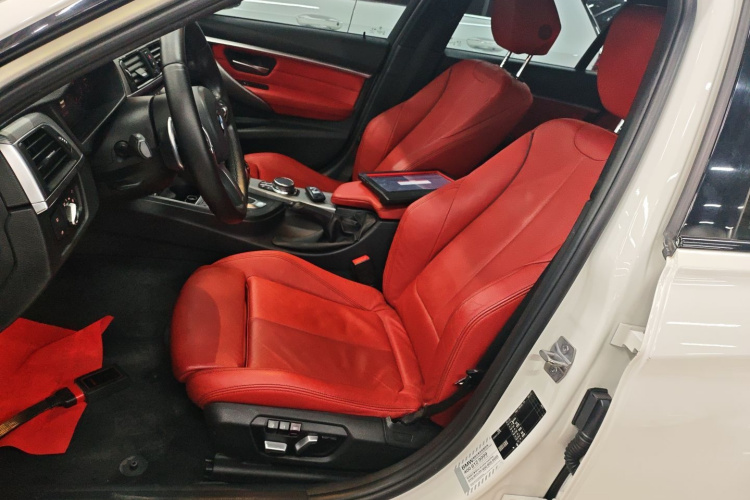 宝马3系 2019款 320i M运动曜夜版中控内饰19