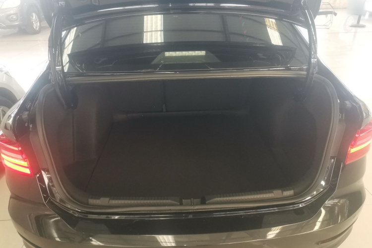 大众 朗逸 2021款 1.5L 手动舒适版机舱底盘23