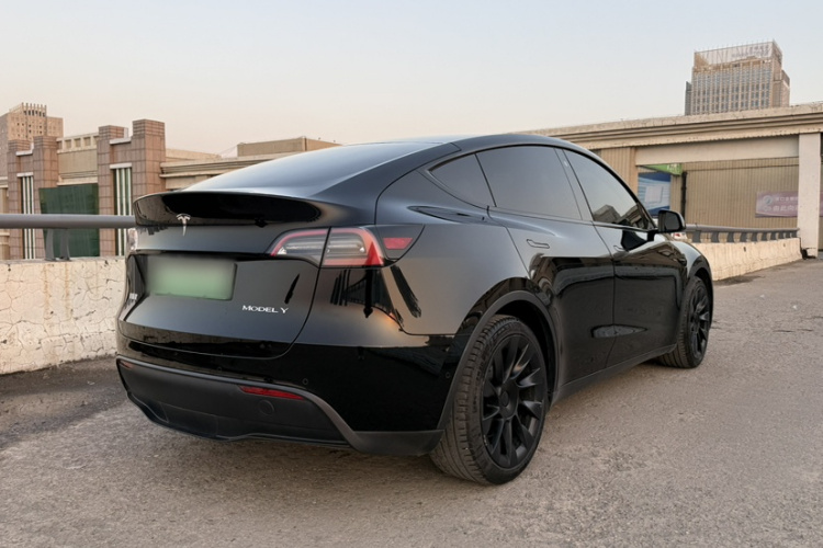 特斯拉 Model Y 2022款 改款 后轮驱动版车身外观6004