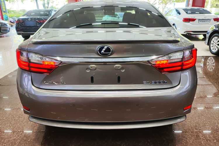 雷克萨斯ES 2015款 300h 舒适版车身外观6004