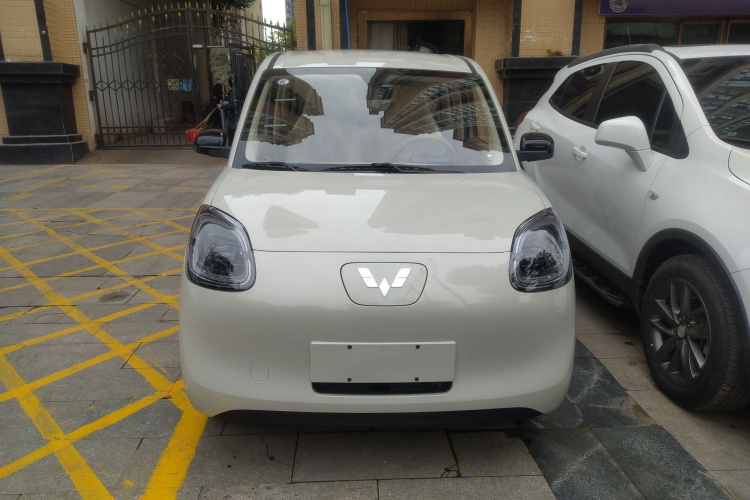 五菱汽车 宏光MINIEV 2025款 四门版 臻享+款车身外观2