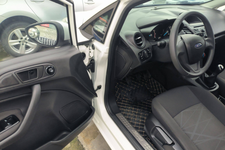 福特 嘉年华 2013款 三厢 1.5L 手动风尚型中控内饰20