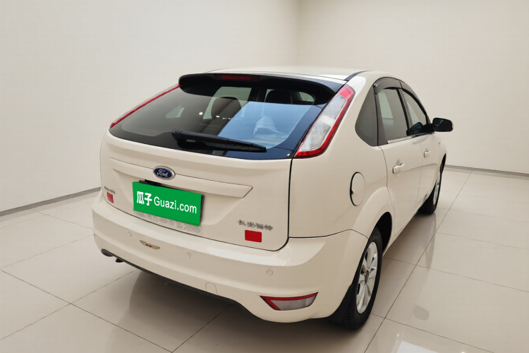 福特 福克斯 2013款 两厢经典 1.8L 自动基本型车身外观7