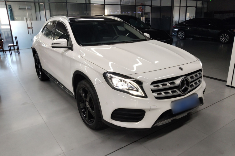 奔驰GLA 2019款 GLA 200 时尚型车身外观3