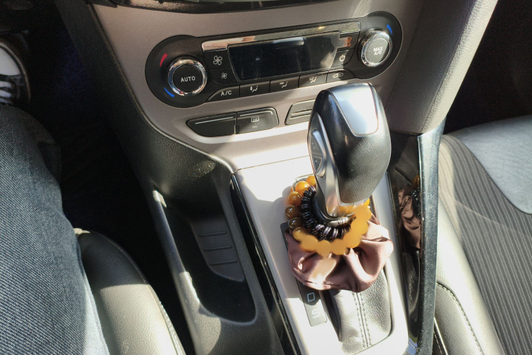 福特 福克斯 2012款 两厢 1.6L 自动风尚型局部细节18