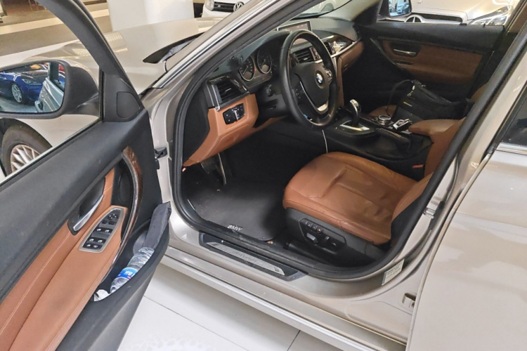 宝马3系 2014款 320Li 豪华设计套装中控内饰7003