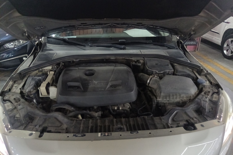 沃尔沃V60 2015款 T5 智雅版机舱底盘24