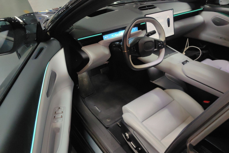 领克Z10 2024款 95kWh 702km四驱智驾Ultra中控内饰20