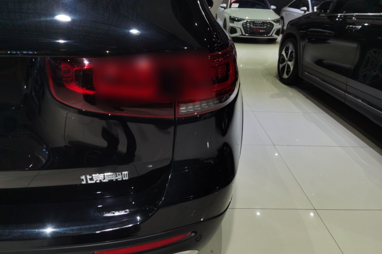 奔驰GLB 2023款 GLB 220 动感型车身外观9