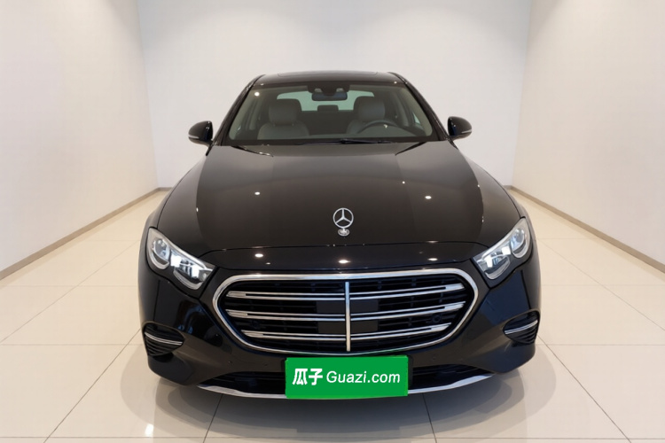 奔驰E级新能源 2024款 E 350 e L 插电式混合动力轿车车身外观2