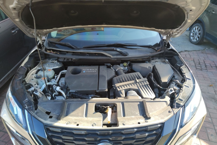 日产 奇骏 2023款 e-POWER 超混双电机四驱豪华版机舱底盘24