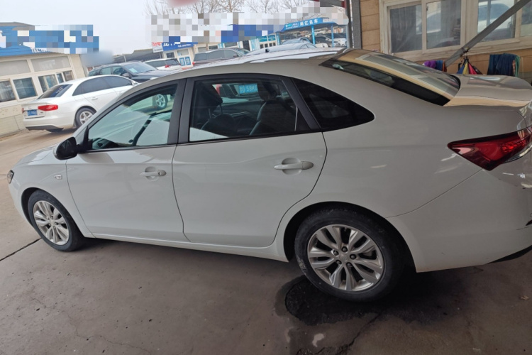 别克 英朗 2021款 改款 典范 1.5L 自动精英型车身外观4