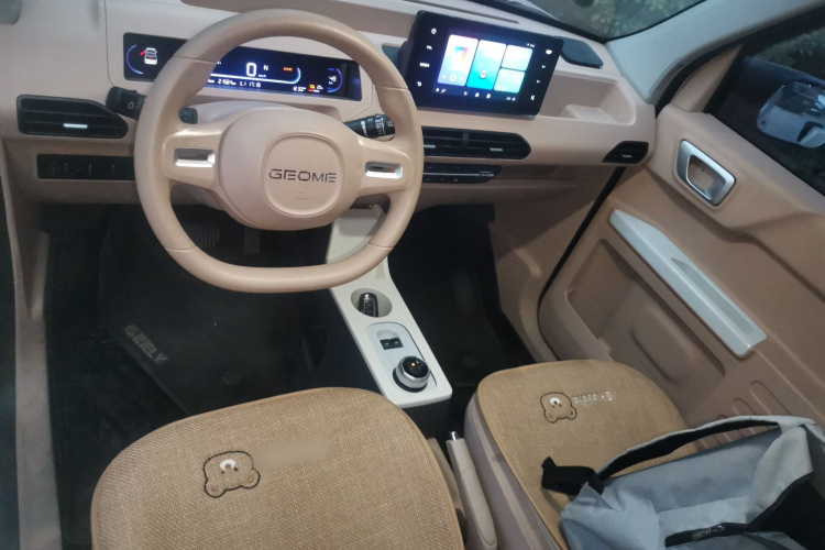 吉利银河 2023款 熊猫mini 200km 耐力熊中控内饰12