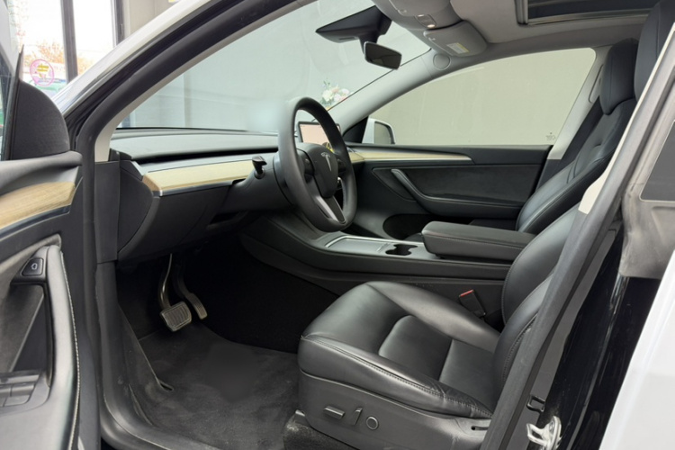 特斯拉 Model Y 2022款 后轮驱动版车身外观6007