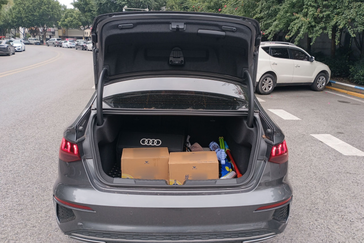 奥迪A3 2024款 A3L Limousine 35 TFSI 时尚运动型机舱底盘23