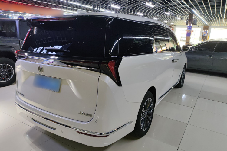 别克GL8 2025款 陆尊 尊享版车身外观7