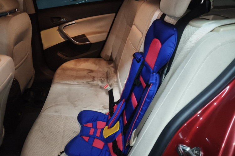 别克 君威 2011款 2.0L 舒适版中控内饰7004