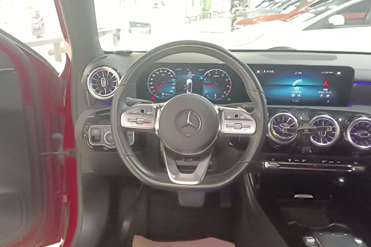 奔驰A级 2021款 A 200 L 运动轿车时尚型局部细节13