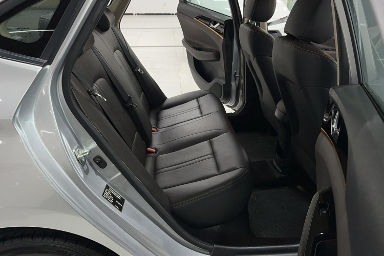 长安 逸动DT 2018款 1.6L 自动尊享型中控内饰7004