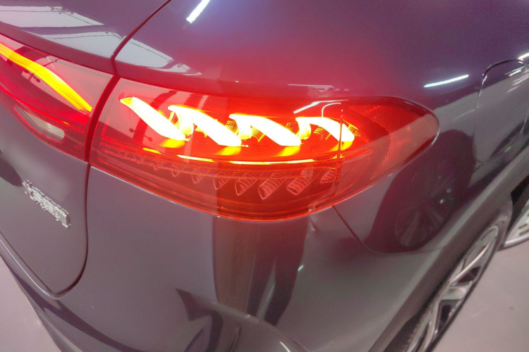 奔驰EQE SUV 2023款 350 4MATIC 先锋版车身外观9