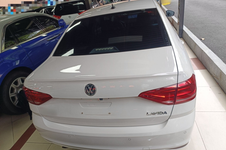 大众 朗逸 2017款 1.6L 自动风尚版车身外观6