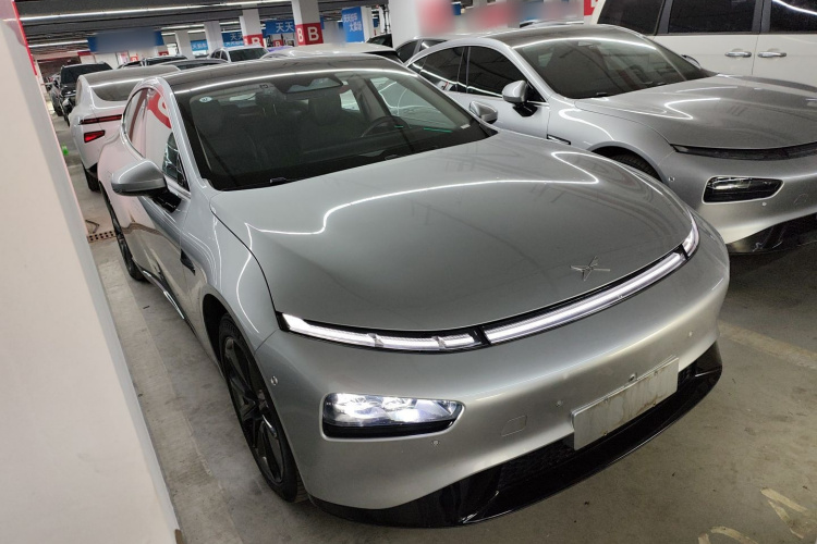 小鹏P7 2022款 625E车身外观3