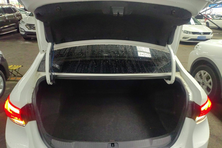 别克 英朗 2021款 改款 典范 1.5L 自动进取型中控内饰23