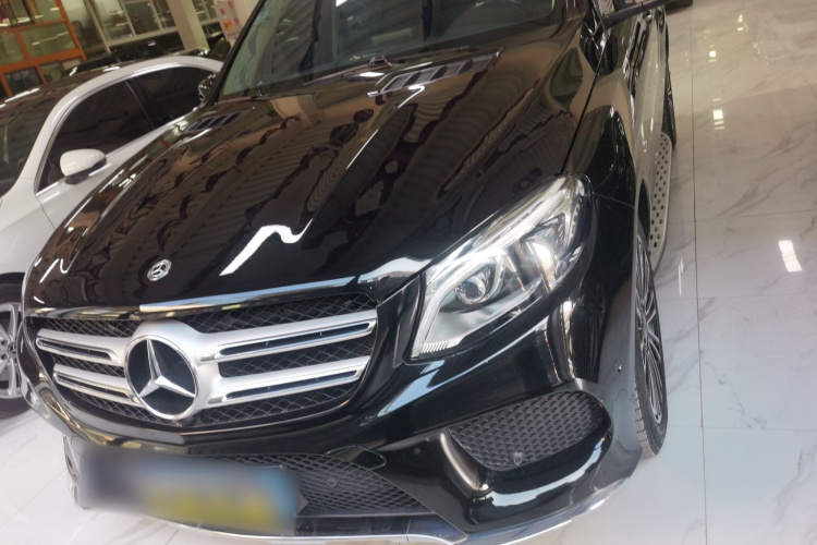 奔驰GLE 2019款 GLE 400 4MATIC 臻藏版车身外观2