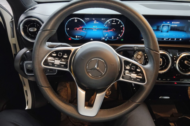 奔驰A级 2021款 A 200 L 运动轿车动感型中控内饰13