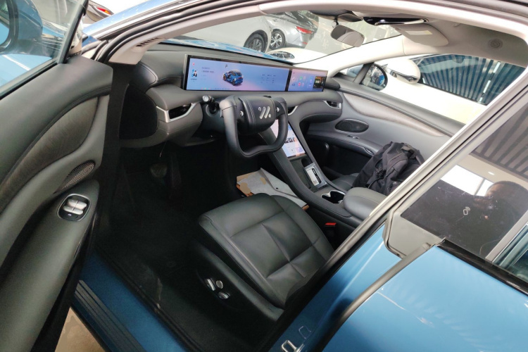 智己汽车 智己LS6 2025款 超强性能灵蜥智享版中控内饰7003